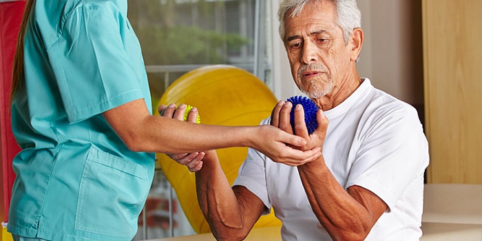 Лікувальна фізкультура після інсульту для відновлення вдома