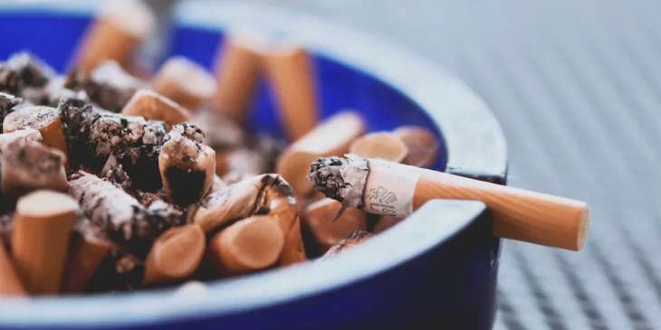 Названа користь від лякаючих зображень на пачках цигарок