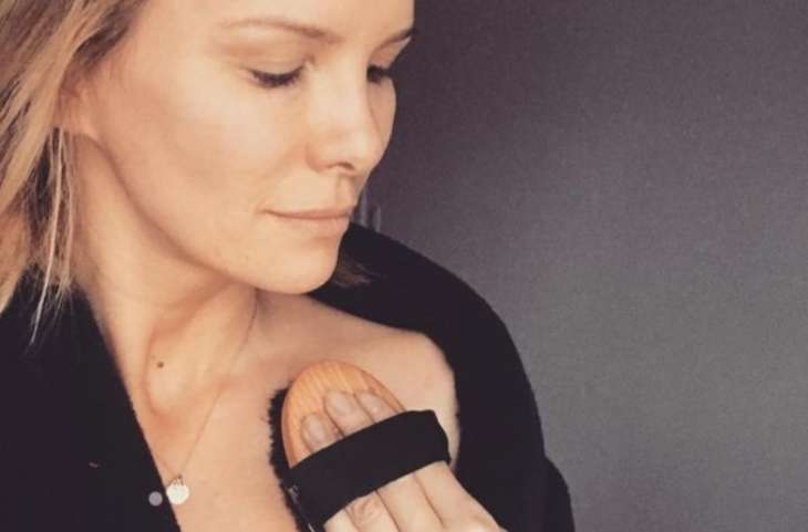 Щіткою по тілу. Як і навіщо проводять сухий масаж