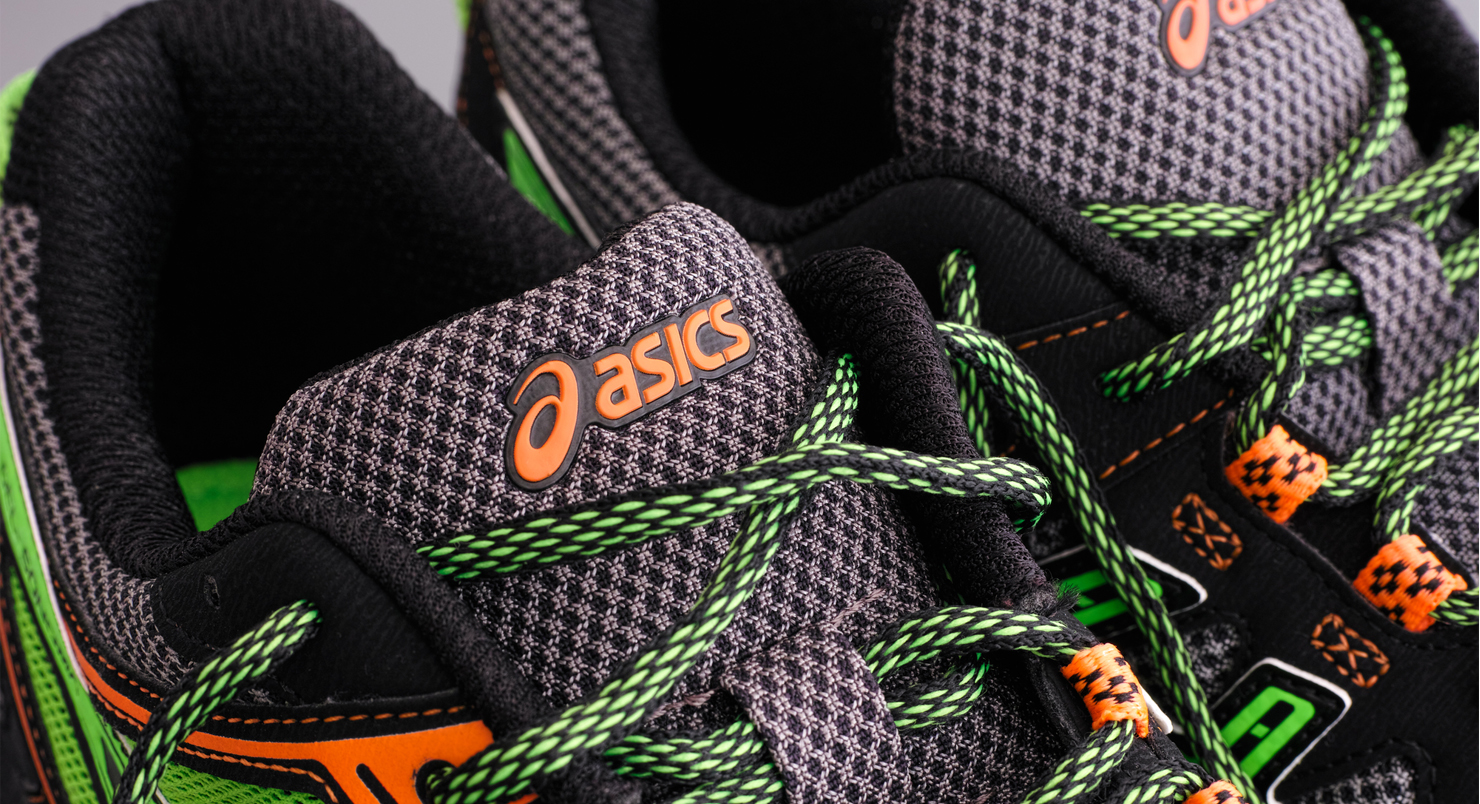 Мужские кроссовки фирмы Asics