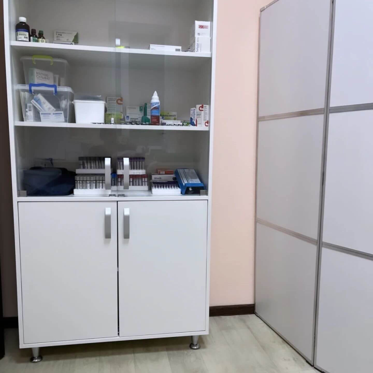 шкаф компании Алюмикс ТМК